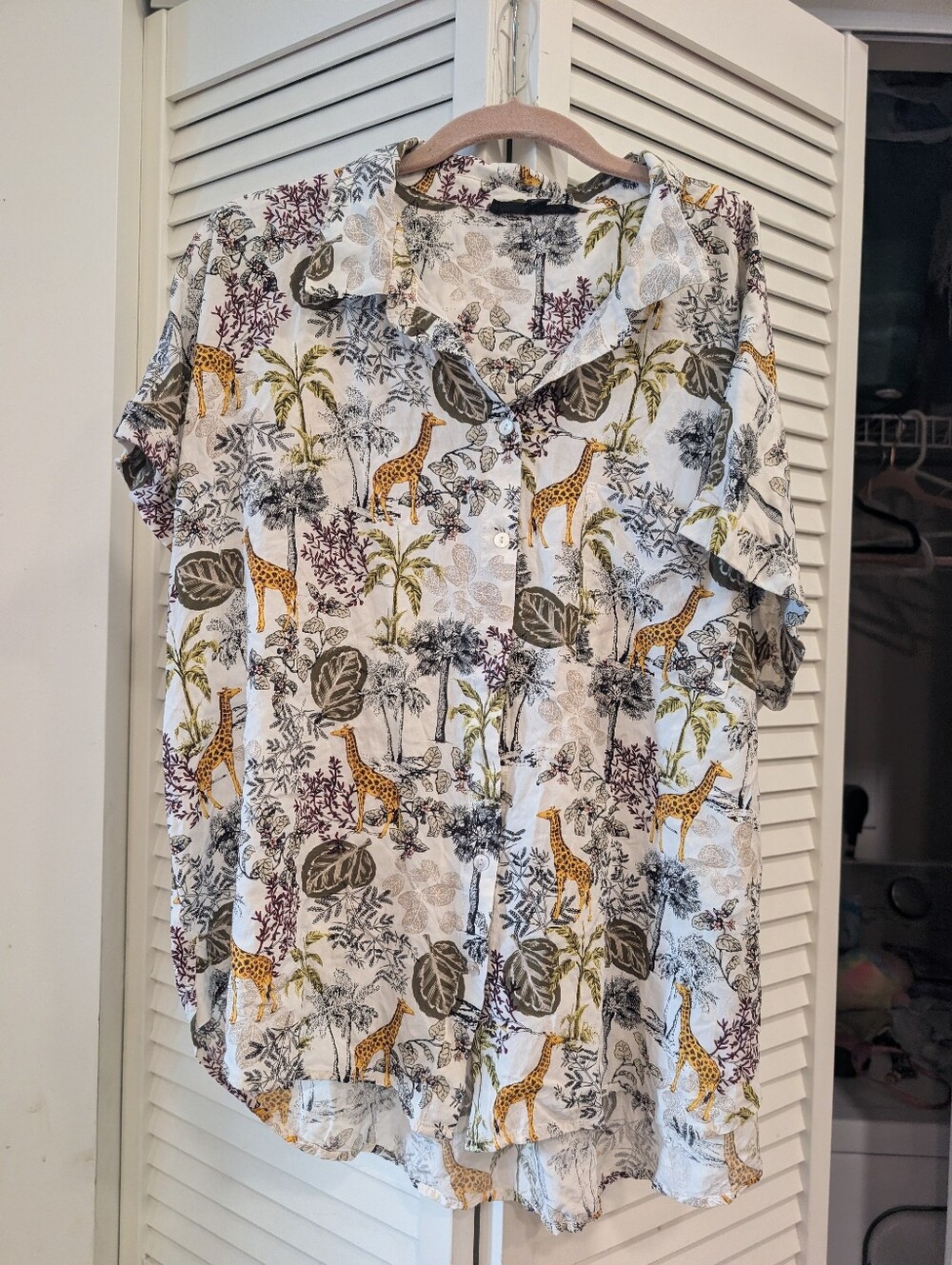 Jane And Delancey Animal Print Rayon Button-Up Shirt in White and Yellow Sz XL